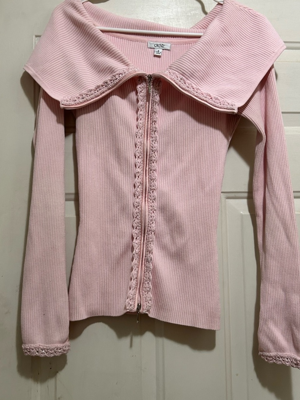 CACHE! Vintage Most wanted Rare Pink Wide Collar Sweater! Zip up! Y2K